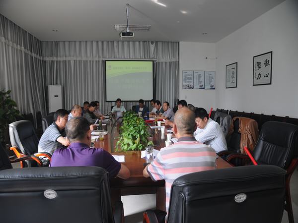 掘進(jìn)公司召開(kāi)打造“掘進(jìn)鐵軍”專(zhuān)題討論會(huì)