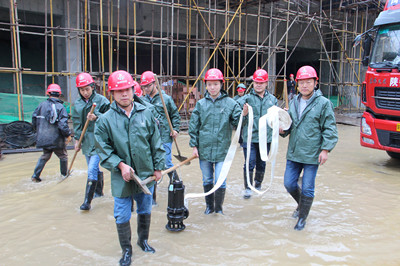 節(jié)日堅守保安全 雨季三防勇當(dāng)先