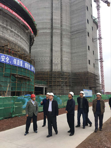 陜煤集團總經(jīng)理助理、建設(shè)集團聯(lián)合黨委書記、董事長寧興剛一行中秋節(jié)深入天工公司土建第二項目部走訪慰問