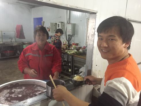 工地上的胖嫂好大廚