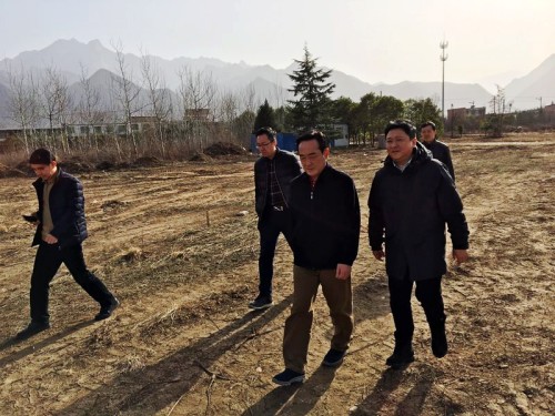西安市總工會主席史南征一行深入戶縣草堂寺項目檢查指導(dǎo)工作