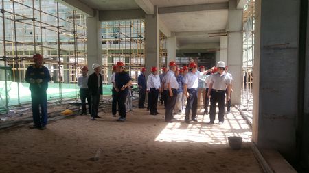 榆北礦業(yè)公司總經(jīng)理石增武一行深入天工公司聯(lián)合建筑施工現(xiàn)場檢查指導(dǎo)工作