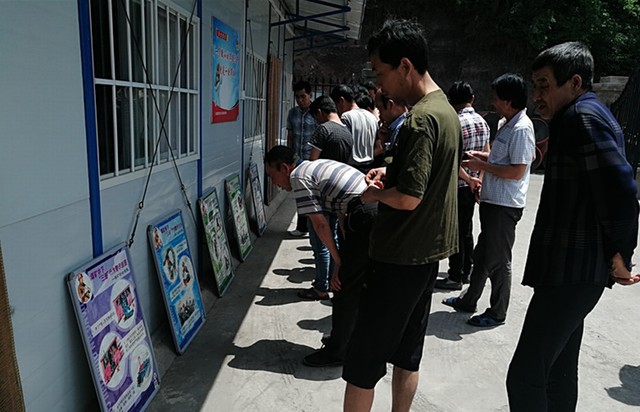 礦建三公司雙龍項目部開展安全生產(chǎn)“五個一”宣傳教育活動