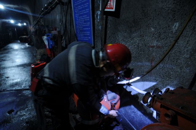 陜煤建設(shè)掘進(jìn)公司曹家灘項(xiàng)目部全覆蓋式檢查夯實(shí)“安全生產(chǎn)月”活動(dòng)基礎(chǔ)