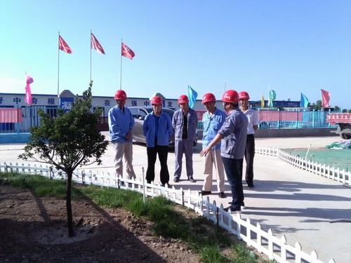 陜西渭河彬州化工公司總經(jīng)理趙亞周深入乙二醇生活區(qū)項目檢查工作