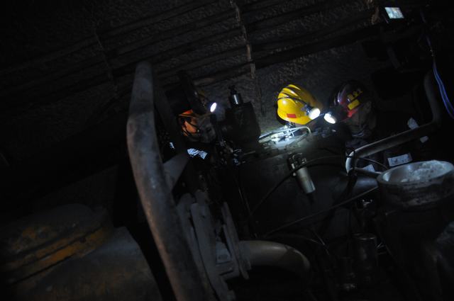 陜煤建設(shè)掘進(jìn)公司曹家灘項目部多舉措筑牢安全防護墻