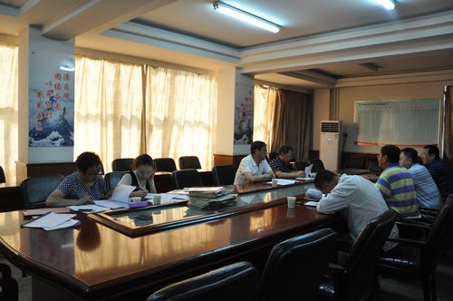 陜煤建設(shè)副總師王民福一行蒞臨韓城分公司對機(jī)電專項整治活動進(jìn)行檢查指導(dǎo)