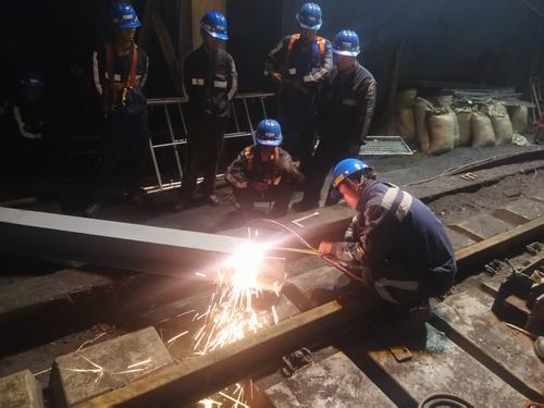 櫛風(fēng)沐雨謀實績 玉汝于成譜新篇