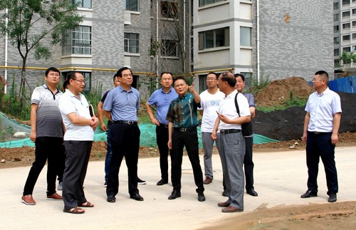 銅川礦業(yè)公司領(lǐng)導(dǎo)深入銅煤1#、2#小區(qū)施工現(xiàn)場回訪檢查項目建設(shè)工作