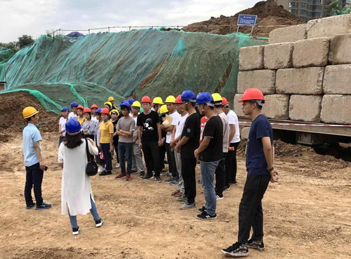 長(zhǎng)安大學(xué)學(xué)生到陜煤建設(shè)銅川公司藍(lán)山水岸項(xiàng)目進(jìn)行參觀學(xué)習(xí)