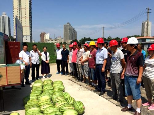 渭南臨渭區(qū)領(lǐng)導(dǎo)蒞臨施工一線送清涼