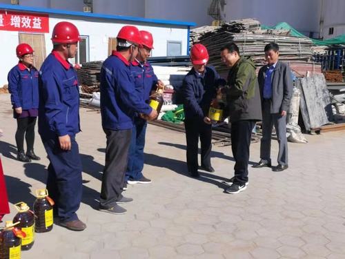 贠公法深入榆北小保當(dāng)?shù)V施工一線慰問(wèn)指導(dǎo)工作