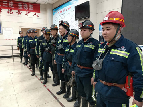 春節(jié)，堅守是最美“敬業(yè)?！?></div>
                                <div   id=