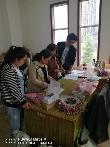 陜煤建設(shè)韓城分公司承建的新康小區(qū)住宅樓順利完成鑰匙移交