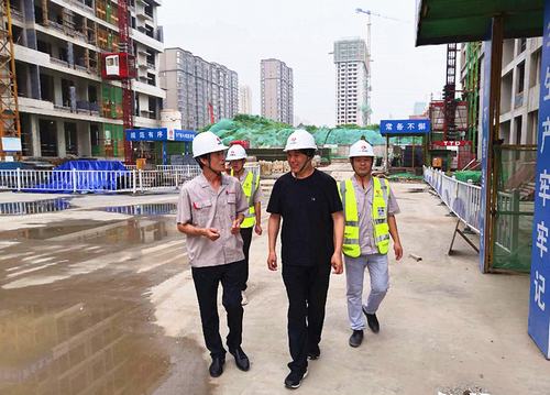 劉合理深入藍(lán)山水岸住宅項(xiàng)目現(xiàn)場(chǎng)檢查指導(dǎo)工作