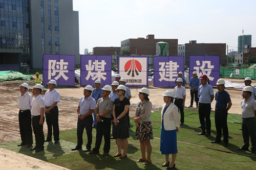 上海市松江區(qū)區(qū)委副書記、區(qū)長陳宇劍一行蒞臨陜煤建設(shè)天工公司承建的陜煤研究院總部研發(fā)基地項(xiàng)目考察