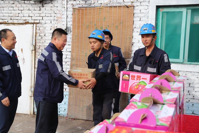 陜煤建設(shè)洗選煤運(yùn)營公司：中秋慰問暖人心，濃濃溫情話關(guān)懷