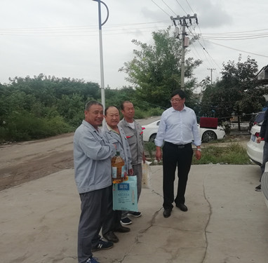 陜煤建設(shè)天工公司中秋佳節(jié)忙奮戰(zhàn)  慰問(wèn)聚餐暖人心