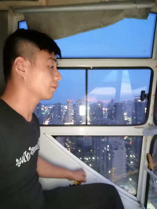 塔吊司機的“高空世界”