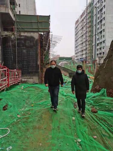 疫情防控復(fù)工一線(xiàn) 陜煤建設(shè)銅煤?jiǎn)T工勇?lián)?dāng)