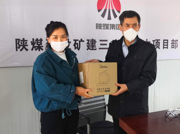 陜煤建設(shè)礦建三公司深入一線開展“三八”婦女節(jié)活動(dòng)