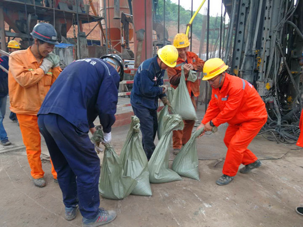 陜煤建設(shè)礦建三公司崔木項目部：不懼風(fēng)雨，聞“汛”而動
