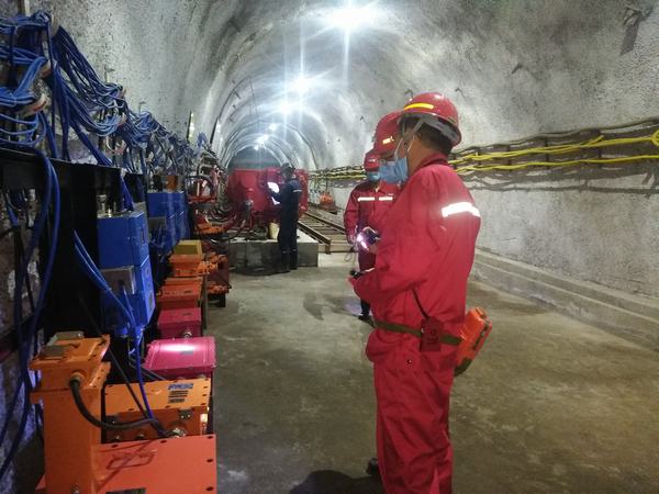 陜煤建設(shè)礦建二公司開(kāi)展頂板管理專(zhuān)項(xiàng)檢查