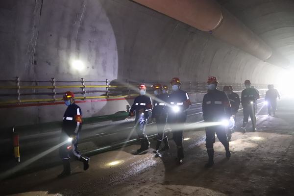 陜煤建設(shè)礦建二公司開展“煤礦安全生產(chǎn)標準化”內(nèi)部對標活動