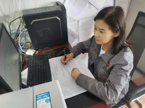 與青春有個(gè)“碰撞”，她們?cè)诠さ鼐`放