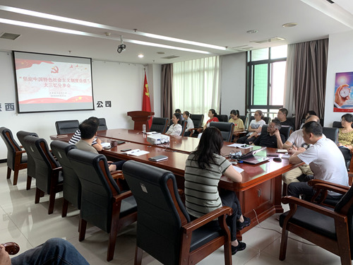 沿著先輩的革命足跡前進(jìn)