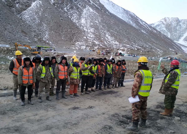 陜煤建設(shè)礦建三公司：開(kāi)好班前會(huì)，彈好安全管理“前奏曲”