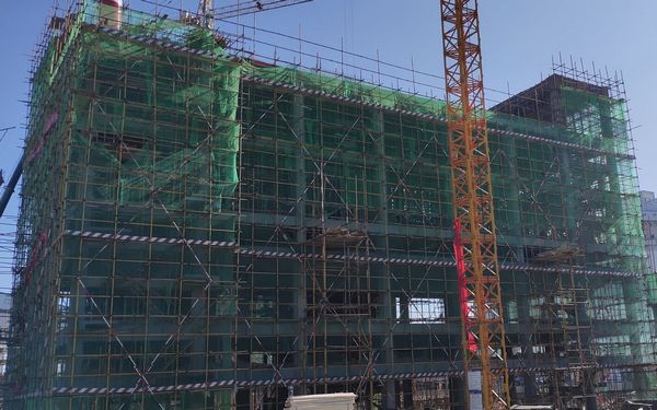 陜煤建設(shè)天工公司承建的金雞灘煤礦新鍋爐房主廠房工程主體結(jié)構(gòu)順利封頂