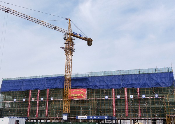 陜煤建設(shè)榆林公司榆林市民兵訓(xùn)練基地綜合樓主體工程順利封頂