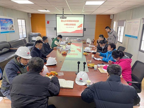 陜煤建設(shè)公司藍山水岸項目 6#樓及3#、4#、5#獨立商業(yè)樓順利通過主體驗收