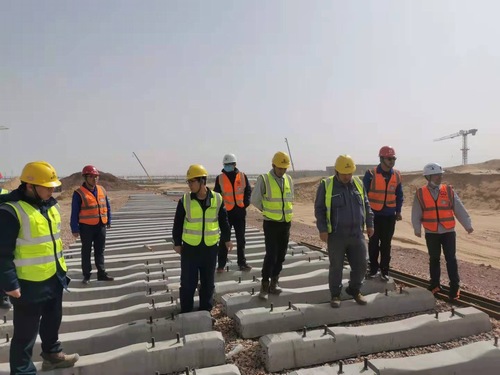 陜煤建設(shè)路橋分公司榆林化學(xué)鐵專線首段路基工程通過(guò)交工驗(yàn)收