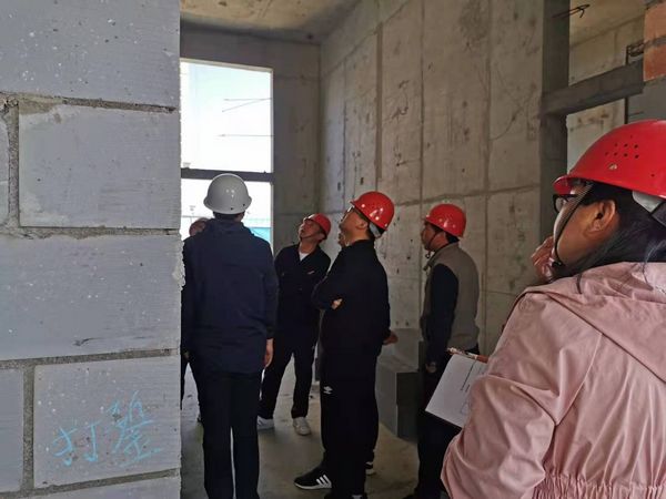 陜煤建設(shè)天工公司銅川項(xiàng)目部承建的富秦鑫苑5#樓 順利通過主體分部驗(yàn)收