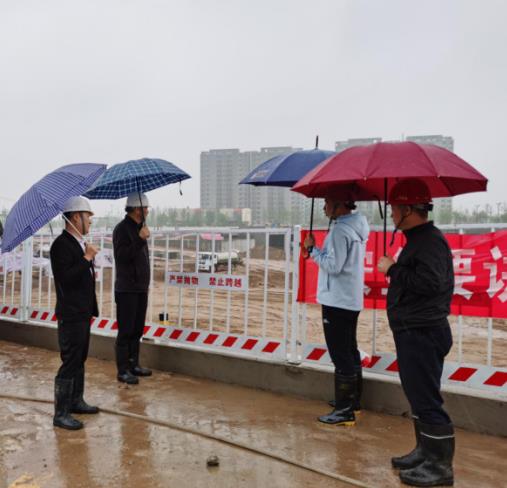 陜煤建設(shè)空港新城項(xiàng)目部“防汛”、“趕工”正當(dāng)時(shí)