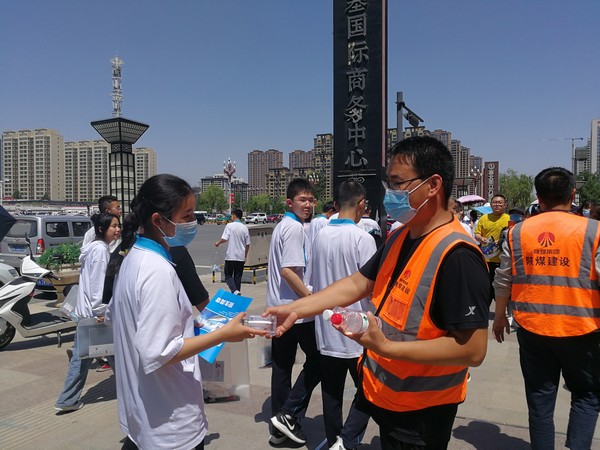 建設(shè)集團(tuán)科創(chuàng)新城市政一期工程N(yùn)1項目 暖心行動助力“趕考生”