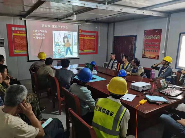 陜煤建設(shè)韓城分公司土建五項(xiàng)目部為職工撐起“安全保護(hù)傘”