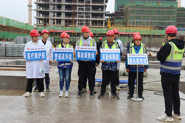 陜煤建設(shè)咸陽(yáng)分公司灃西新城第五學(xué)校項(xiàng)目組織開(kāi)展防高墜專(zhuān)項(xiàng)應(yīng)急演練