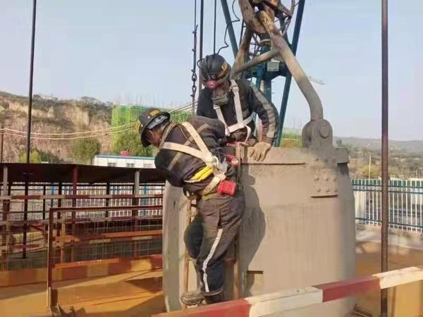 陜煤建設(shè)礦建二公司開(kāi)展立井提升運(yùn)輸系統(tǒng)應(yīng)急演練