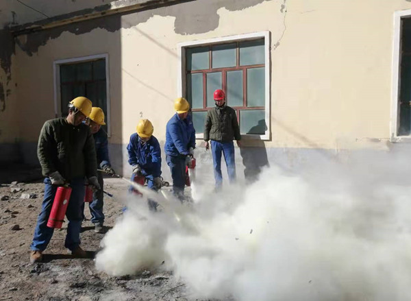 陜煤建設(shè)機電安裝公司新疆項目部開展消防安全演練