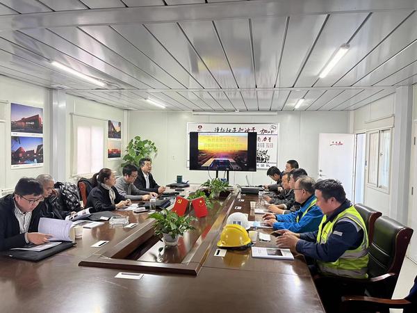 陜煤建設(shè)銅煤公司第十六項目部承建的榆林化學(xué)廠前區(qū)培訓(xùn)中心通過創(chuàng)優(yōu)奪杯專家組驗收