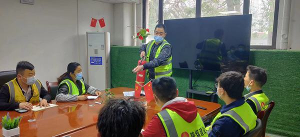 陜煤建設(shè)銅煤公司基層項(xiàng)目部開(kāi)展消防應(yīng)急演練，筑起安全防火墻