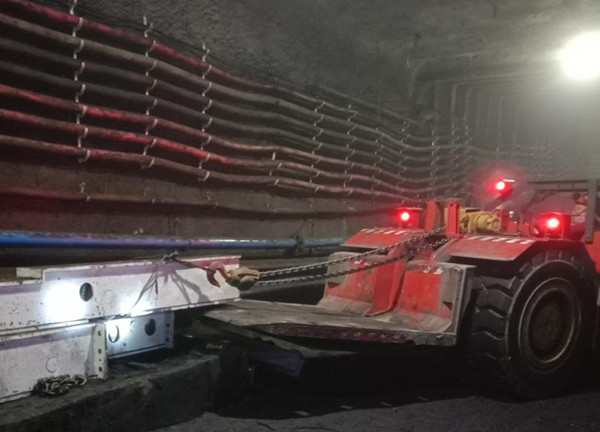 陜煤建設(shè)機(jī)電安裝公司順利完成曹家灘122108帶式輸送機(jī)拆除、回撤工程