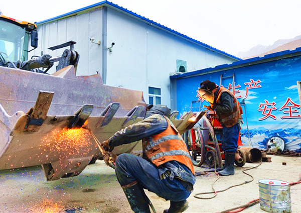 陜煤建設(shè)礦建三公司天山項目1號豎井掘進進尺再創(chuàng)新高