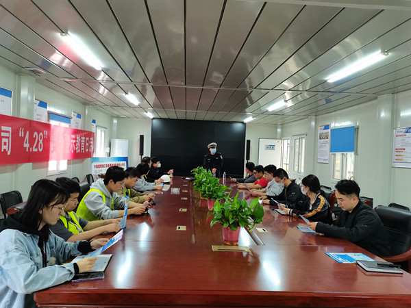 陜煤建設(shè)咸陽分公司灃西新城第五學(xué)校項(xiàng)目積極開展交通安全知識教育活動