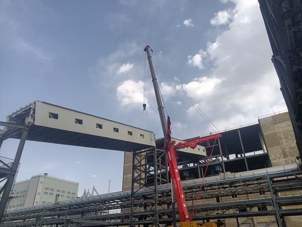 陜煤建設(shè)榆林公司神木電石棧橋工程桁架吊裝4天完成13跨，跑出項目“加速度”