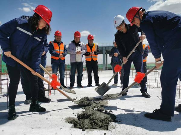 杭蕭綠色鋼結(jié)構(gòu)產(chǎn)業(yè)制造基地倒班宿舍樓工程順利封頂