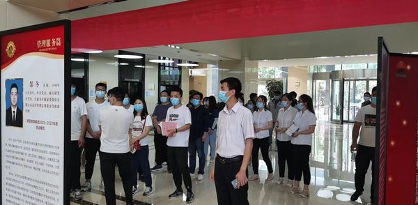 走近勞模工匠，感悟勞動光榮